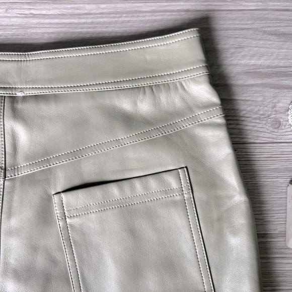 FRANCESCA'S kathy high rise vegan leather shorts size M NWT - Picture 12 of 16